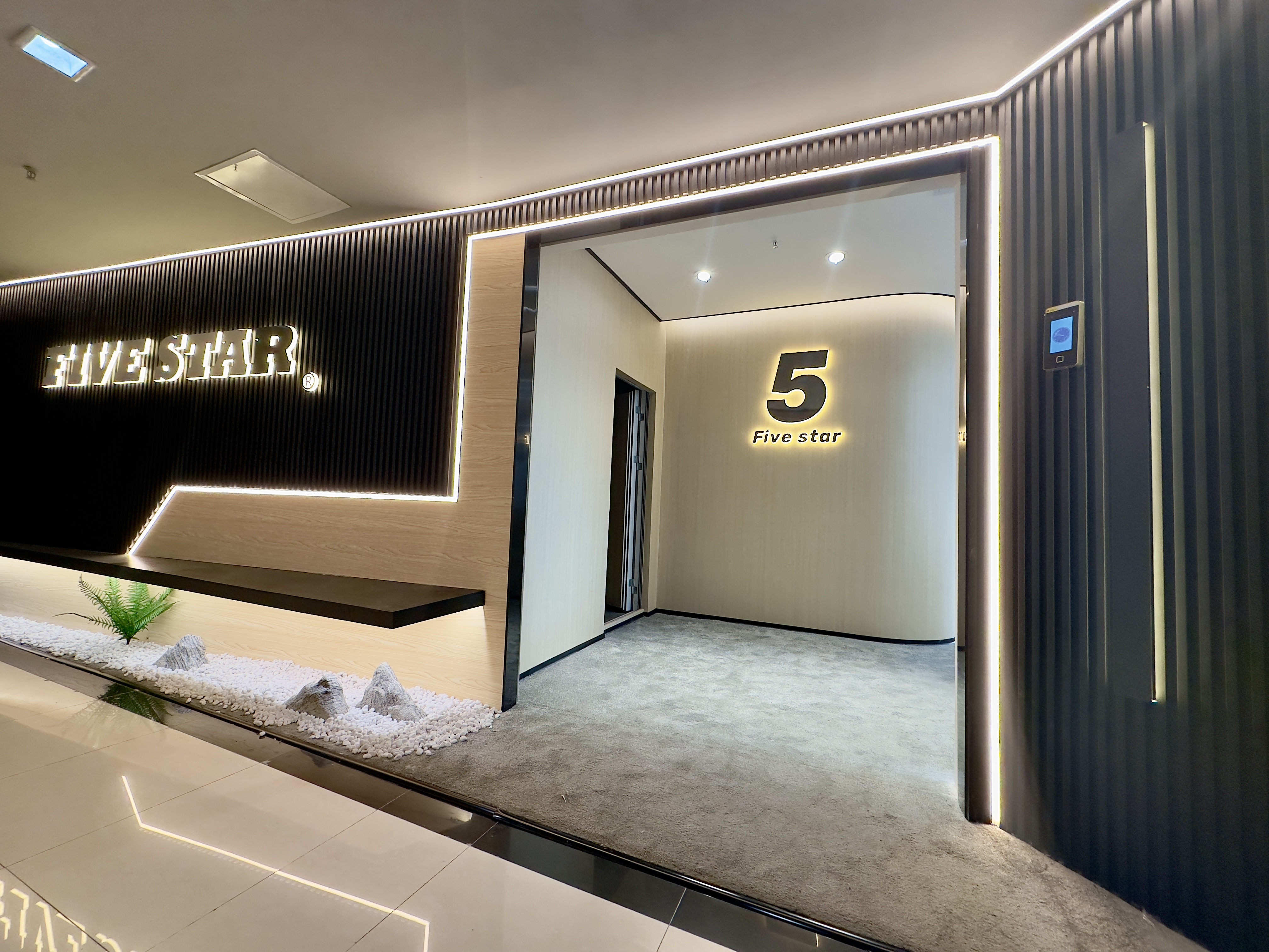 《科技赋能民族音乐新篇章！昆明五星国际录音棚：专业设备+AI技术打造云南文化新名片》