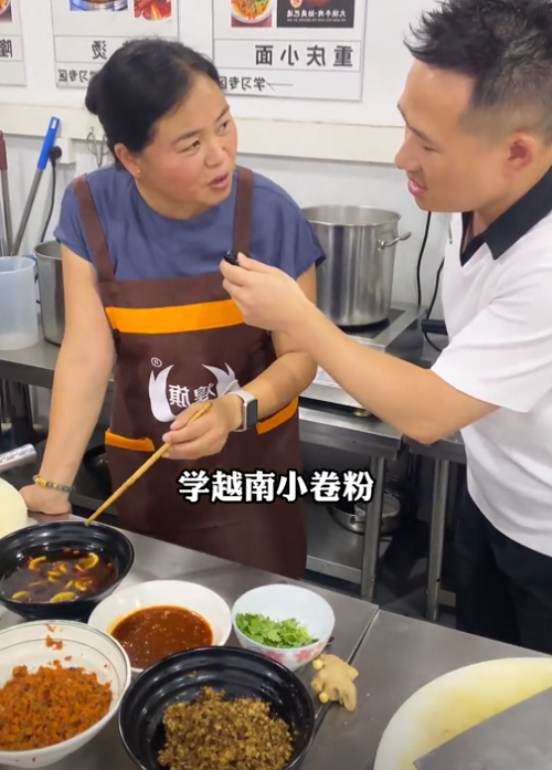 学做小吃培训学校选哪家？18 年深耕行业的煌旗，为餐饮创业保驾护航