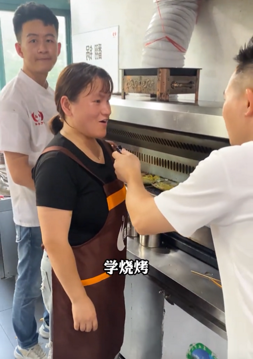 学做小吃培训学校选哪家？18 年深耕行业的煌旗，为餐饮创业保驾护航