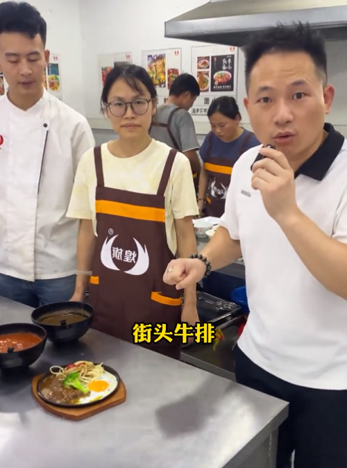 学做小吃培训学校选哪家？18 年深耕行业的煌旗，为餐饮创业保驾护航