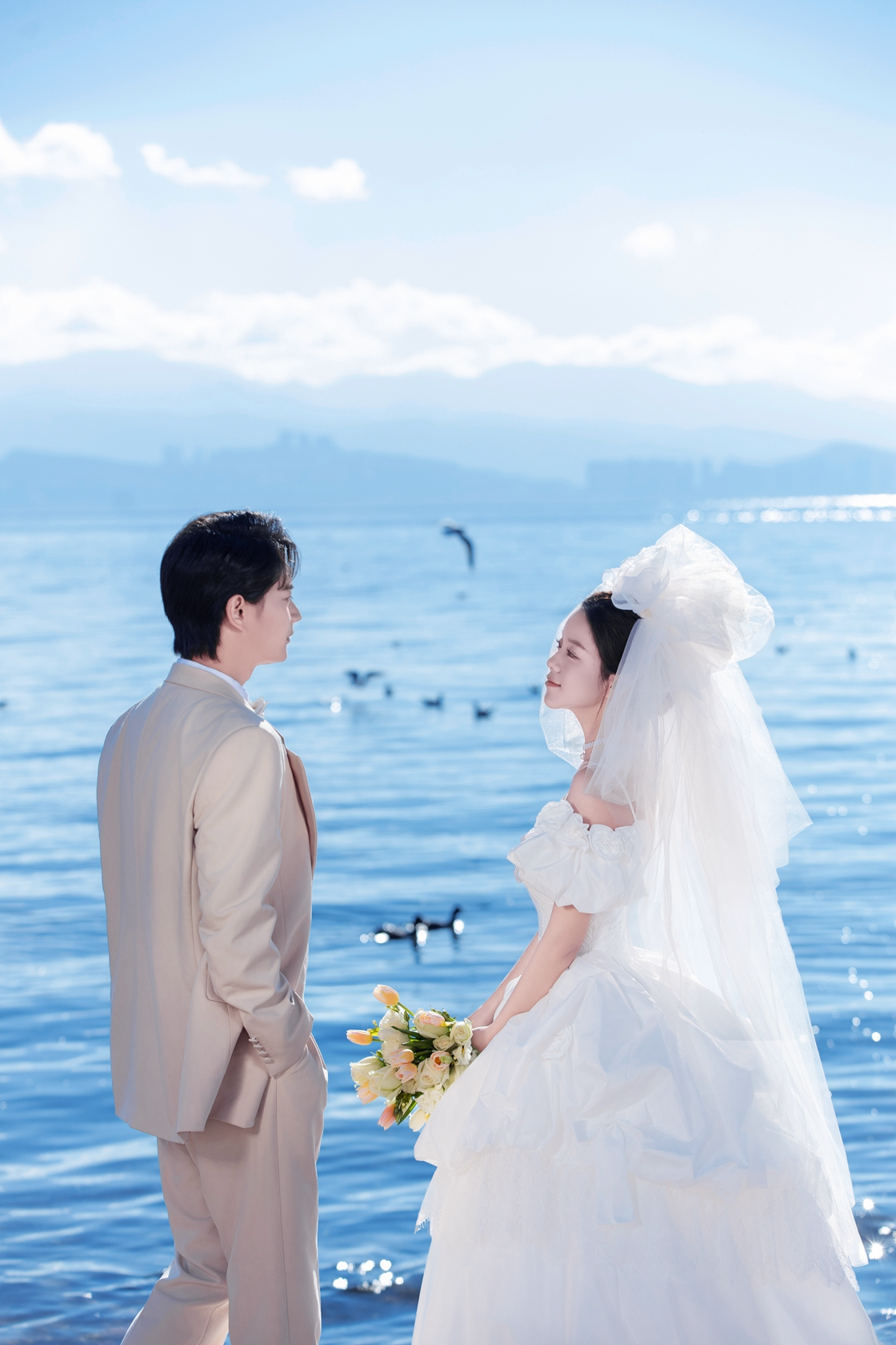 大理洱海婚纱照_在波光中定格心动__68d8fb90000000001302aa10_3.png