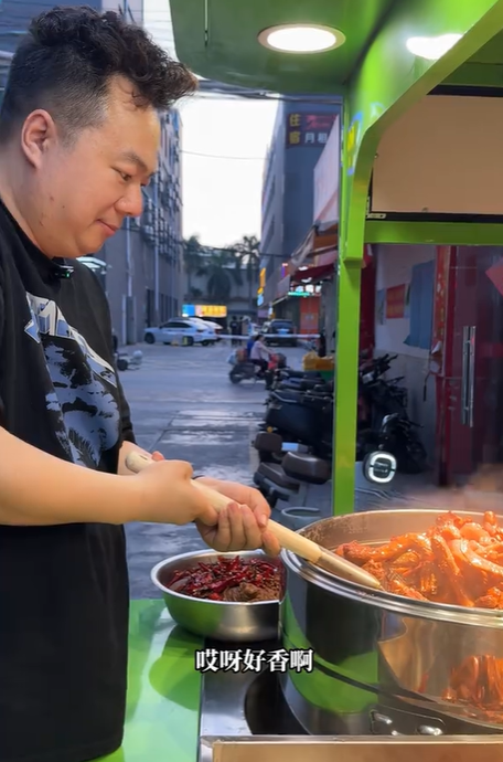 夫妻摆摊小吃